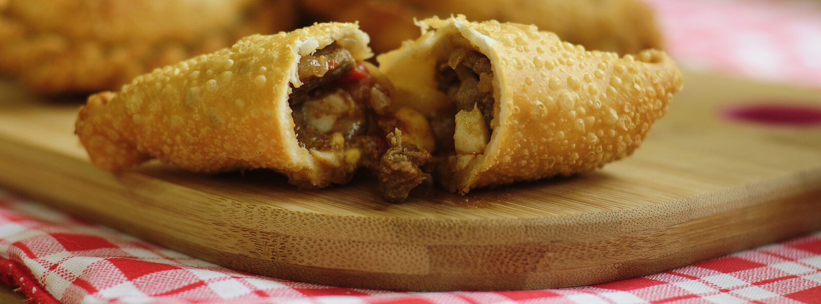 EMPANADA DE CARNE CORTADA A CUCHILLO